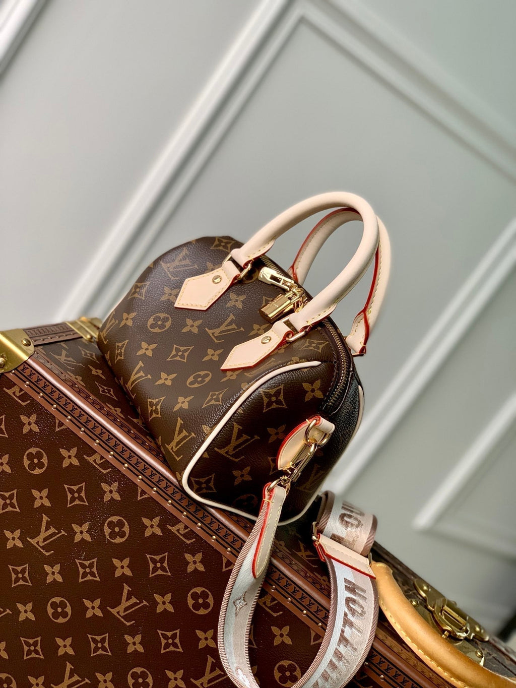 Louis Vuitton Speedy Bandouli¨¨re 20 Monogram Beige Strap - 20.5 x 13.5 x 12.0 cm
