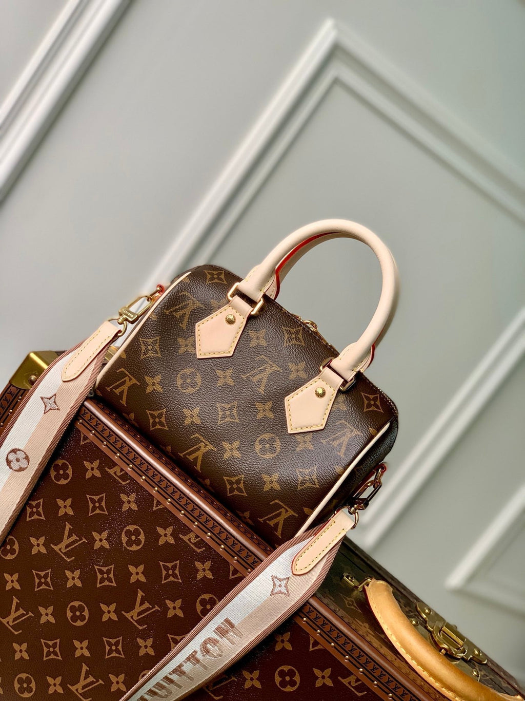 Louis Vuitton Speedy Bandouli¨¨re 20 Monogram Beige Strap - 20.5 x 13.5 x 12.0 cm