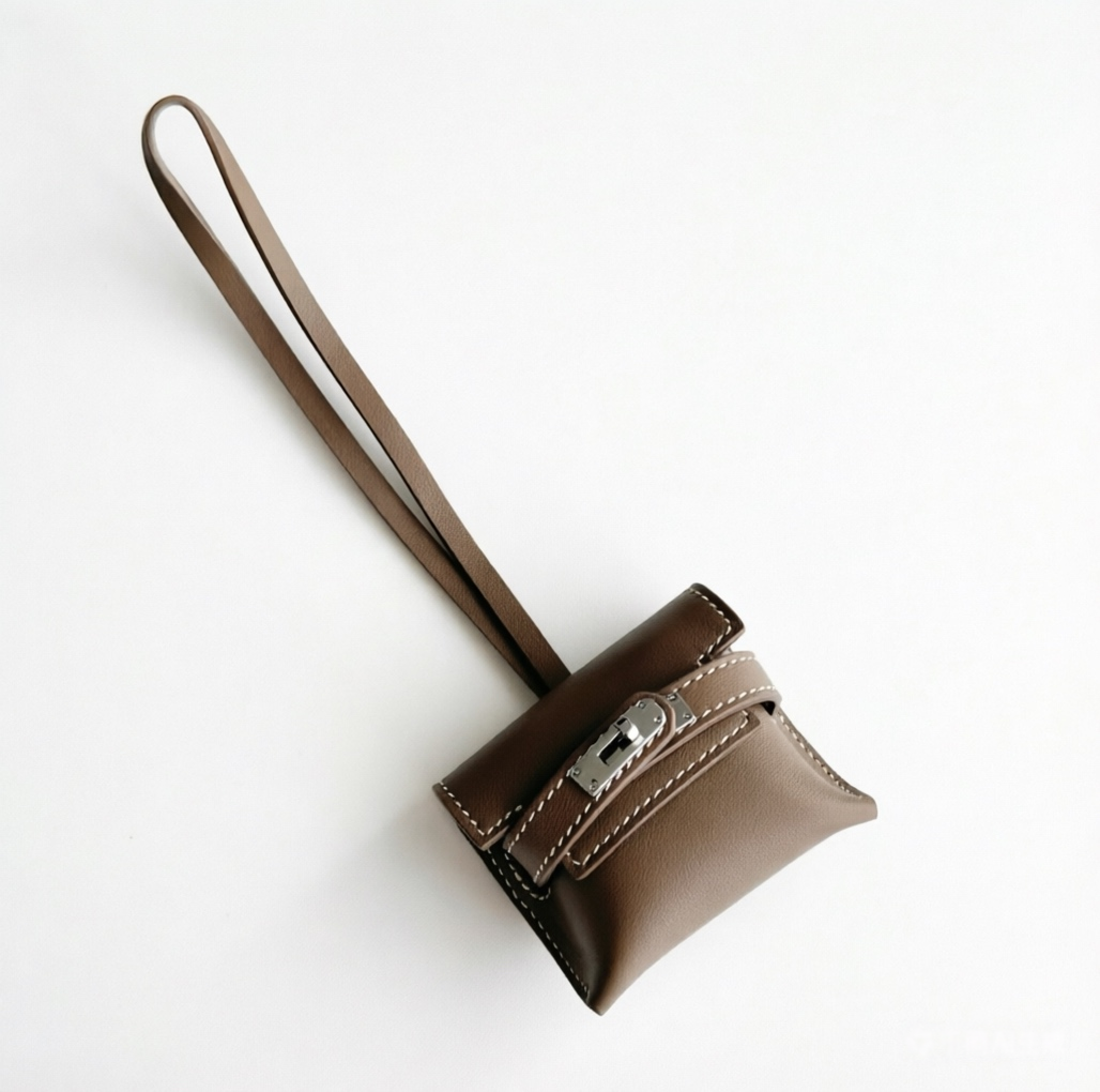Aveline Lock Charm